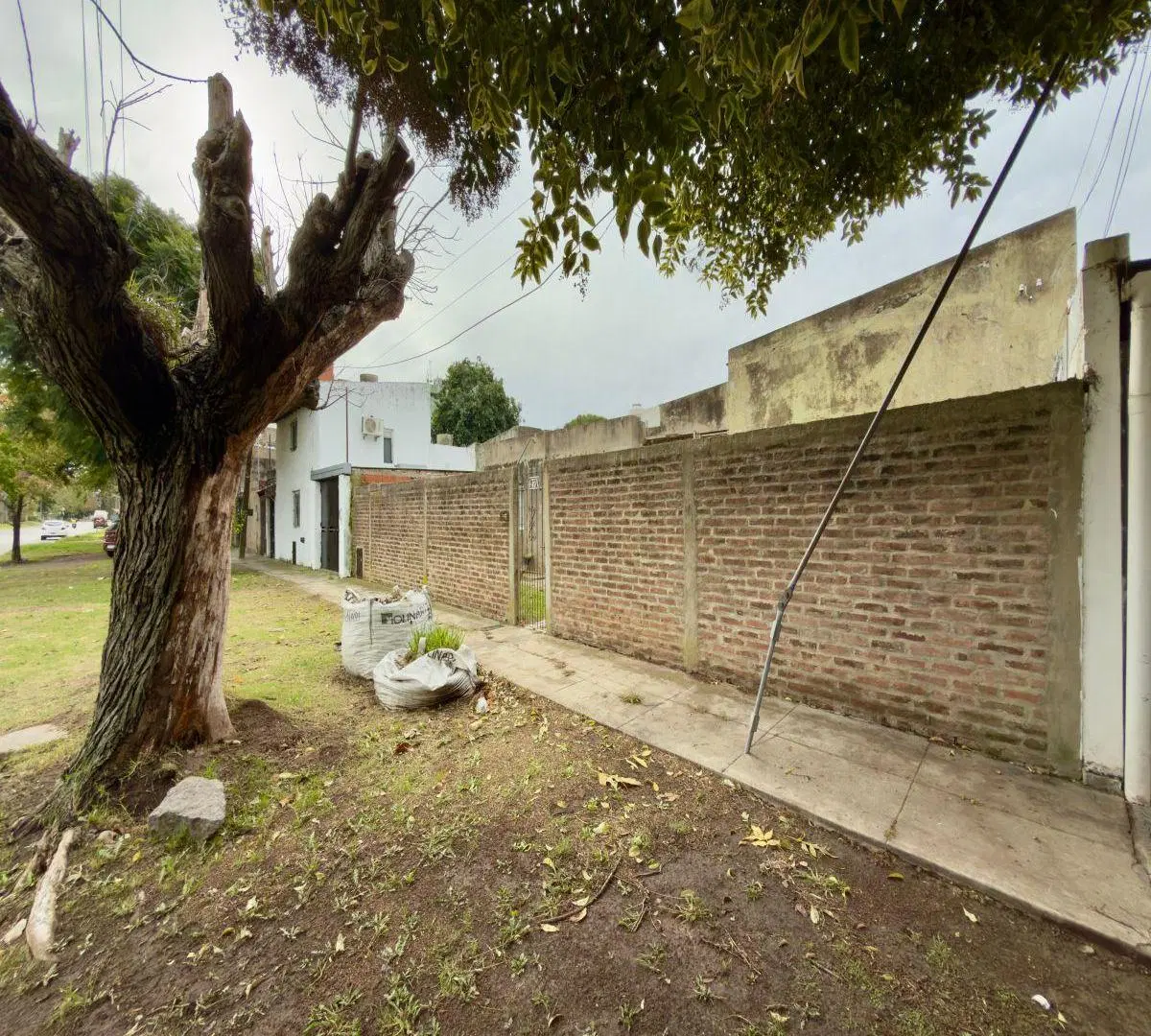 Lote En Venta, Con Casa A Demoler, Apto Desarrollo, La Plata 2