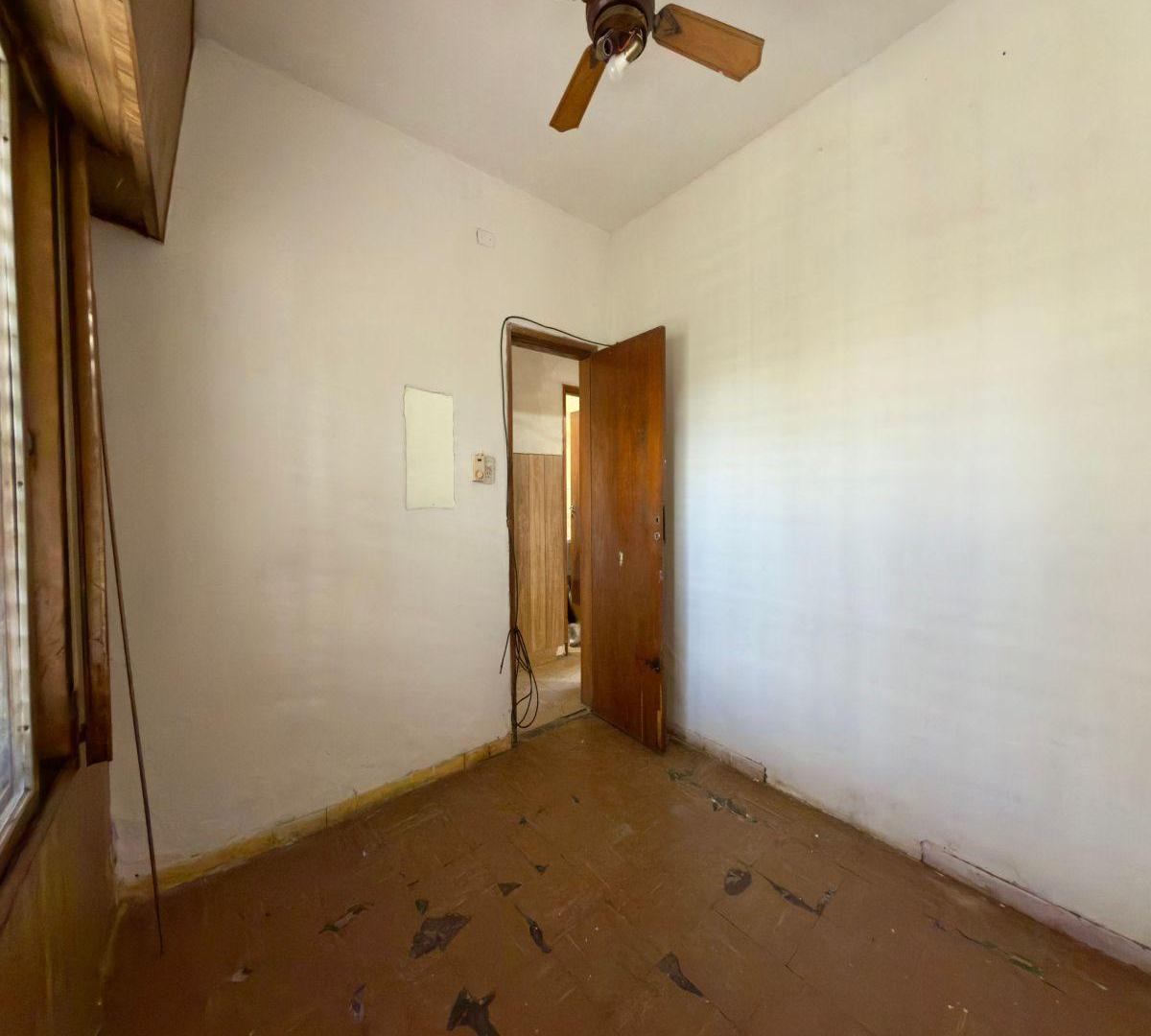 Foto de Casa En Venta, 2 Dormitorios, Cochera, Jardin, Los Hornos, imagen 1