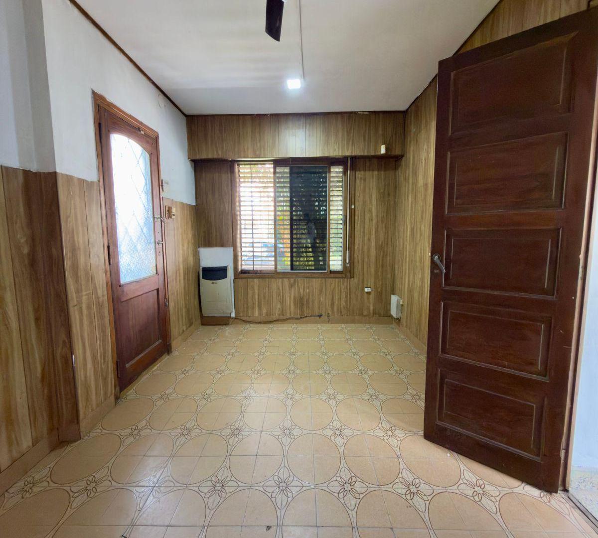Foto de Casa En Venta, 2 Dormitorios, Cochera, Jardin, Los Hornos, imagen 3