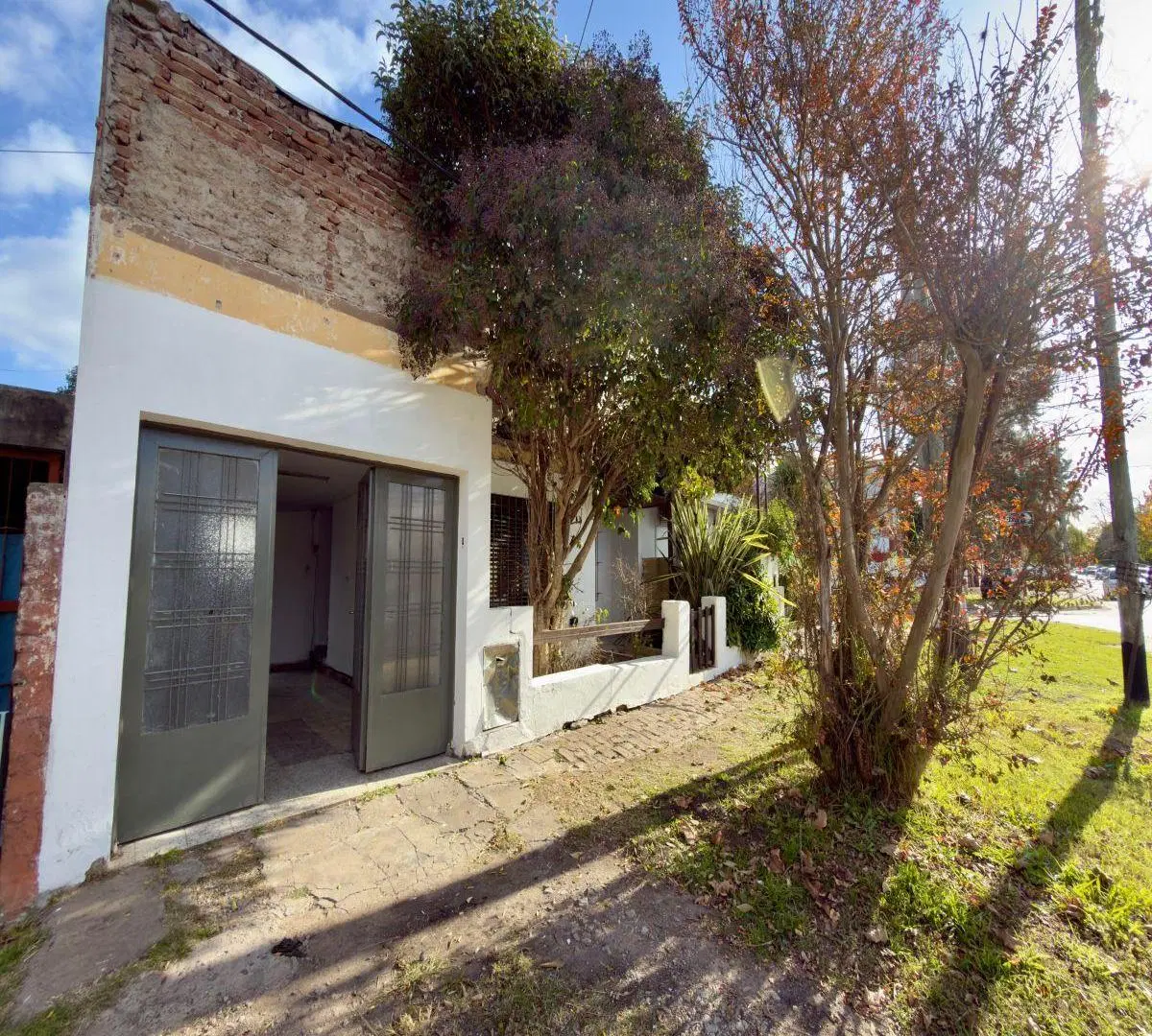 Casa En Venta, 2 Dormitorios, Cochera, Jardin, Los Hornos 8