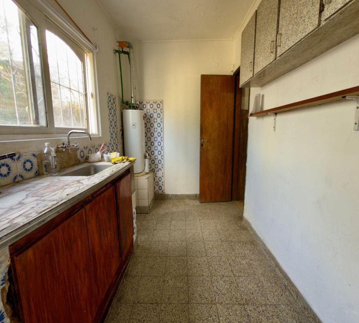 Foto de Casa En Venta, 2 Dormitorios, Cochera, Jardin, Los Hornos, imagen 5