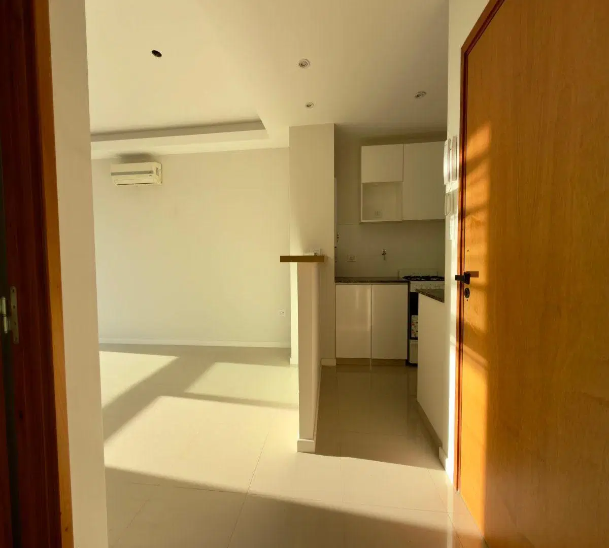 Departamento De Categoria En Alquiler, Un Dormitorio, Balcon, Al Frente 3