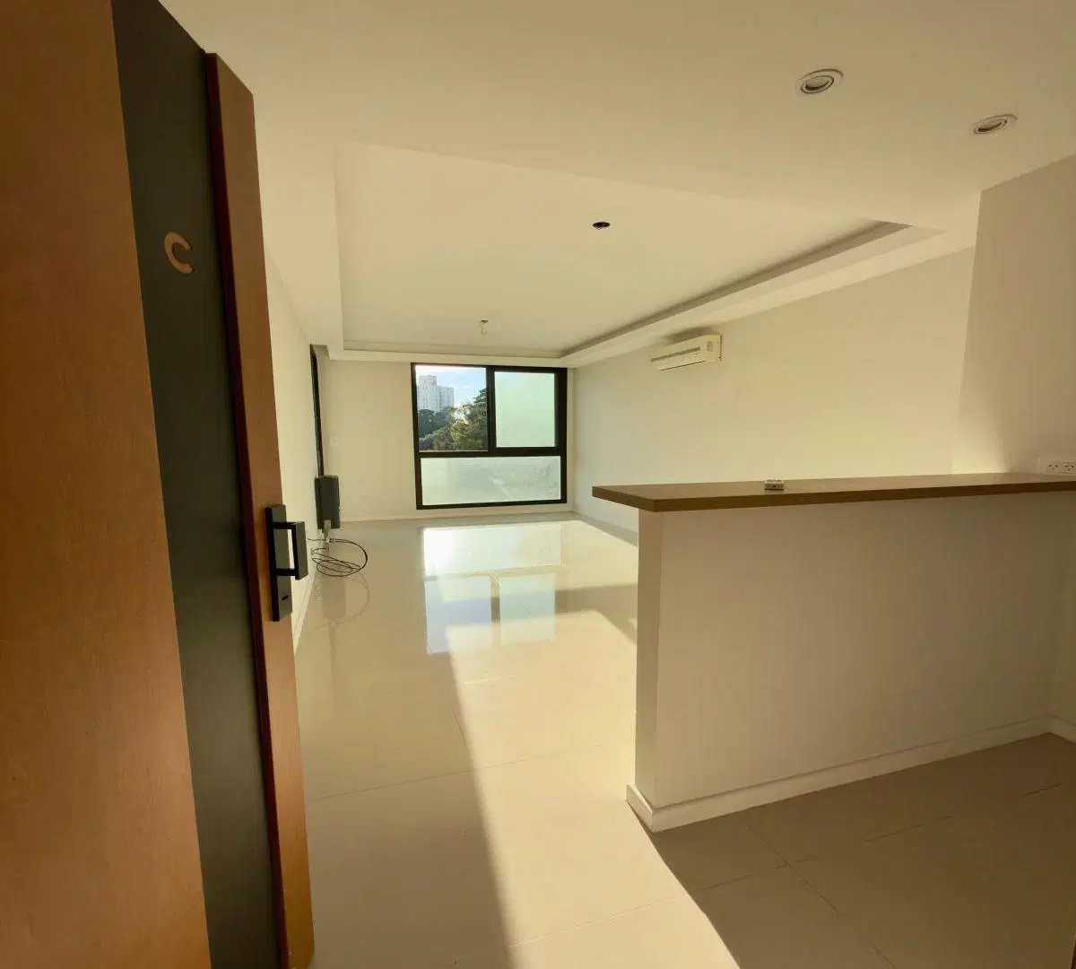 Departamento De Categoria En Alquiler, Un Dormitorio, Balcon, Al Frente 2