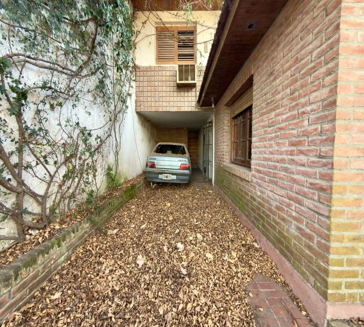 Casa En Venta A Reciclar, 4 Dormitorios, Cochera, Jardin, La Plata 1