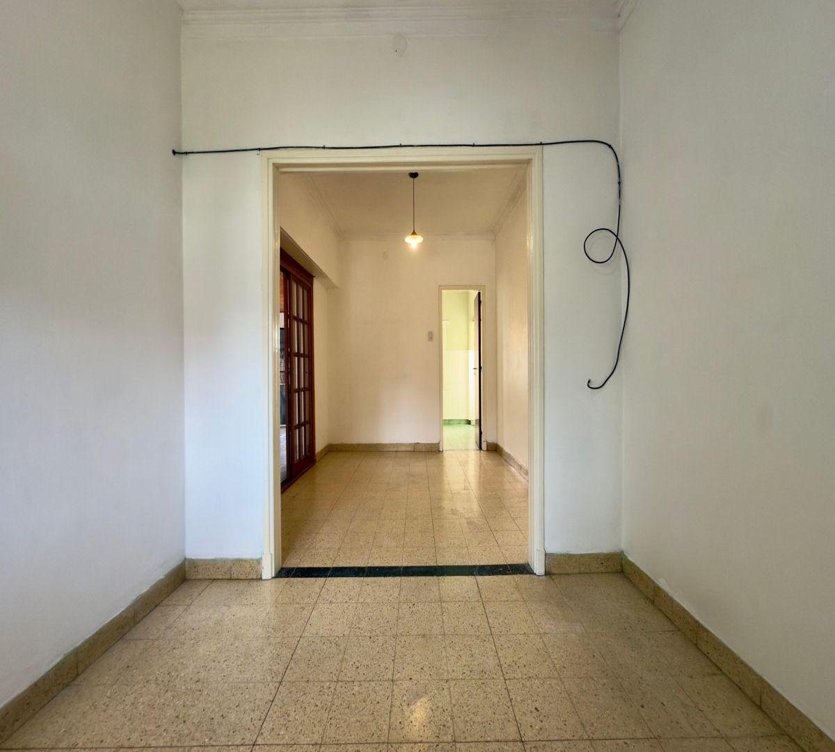 Foto de Casa En Alquiler, 2 Dormitorios, Cochera, Jardin, La Plata, imagen 3