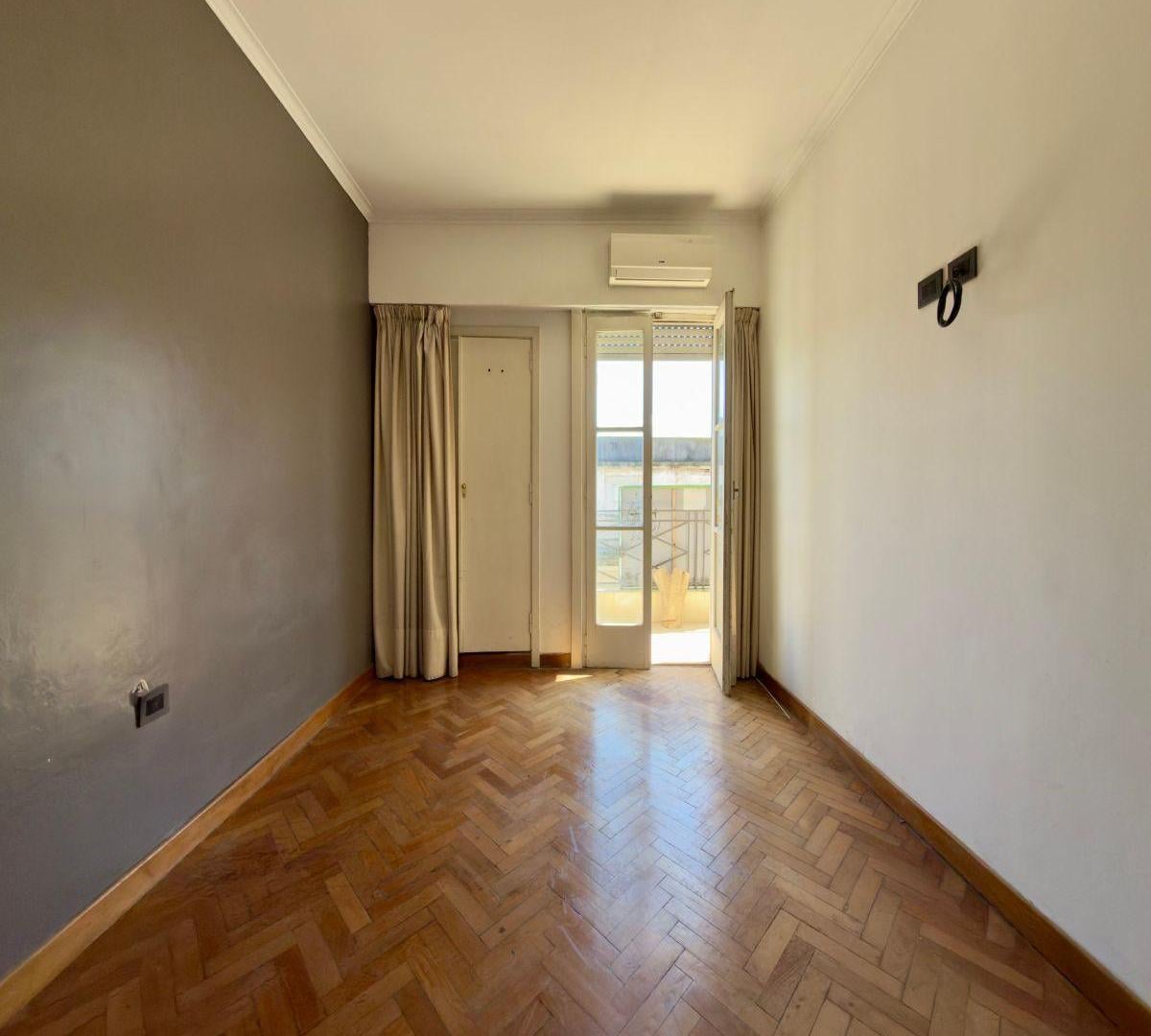 Foto de DEPARTAMENTO 2 DORMITORIOS, FRENTE, BALCON, LA PLATA 46 Y 8, imagen 4