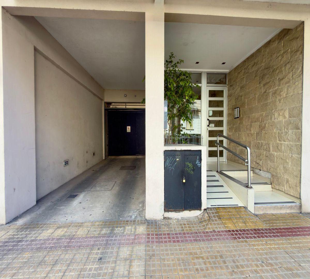 Foto de Cochera semicubierta en venta – 8 entre 57 y 58 | Plaza Moreno, imagen 4