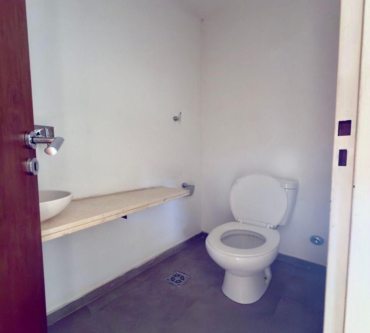 Foto de Casa 3 Dormitorios En Alquiler, Patio, Cochera, La Plata, imagen 5
