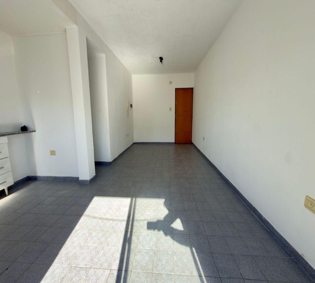 Foto de Departamento De 2 Dormitorios, balcon, En Venta 31 Y 495 | Gonnet, imagen 2