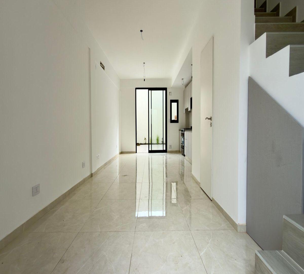 Foto de PH, DUPLEX EN VENTA, 2 DORMITORIOS, 2 PATIOS, PARRILLA, imagen 1