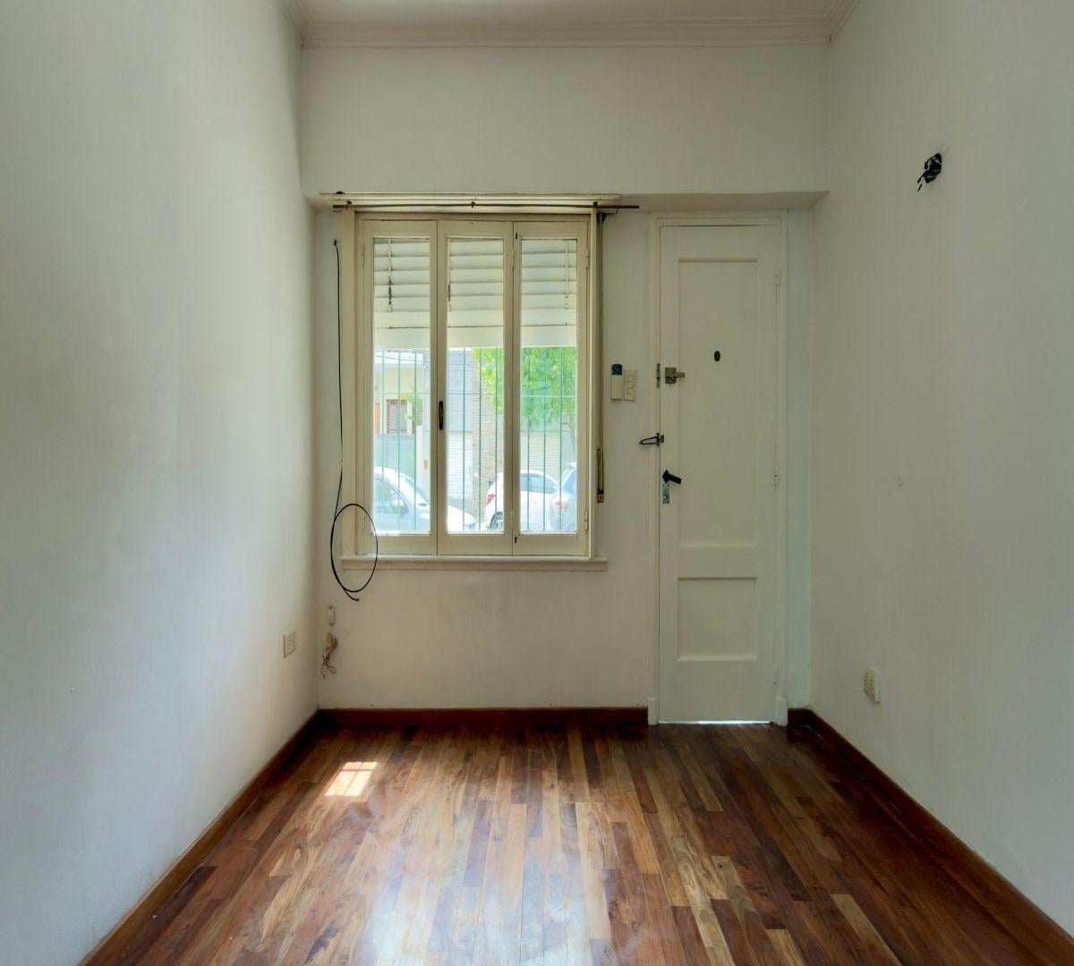 Foto de PH TIPO CASA AL FRENTE, 2 DORMITORIOS, PATIO, LA PLATA, imagen 4