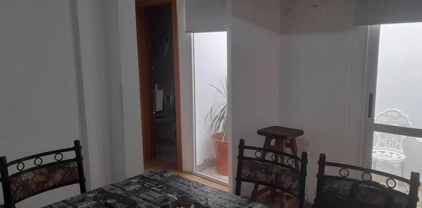 Casa 3 ambientes, local y cochera para 3 autos 1