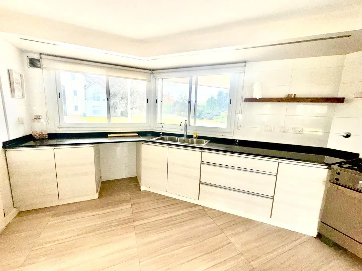 Venta Casa 5 amb.Lote 1500mts.San Diego Country Club.Moreno 2