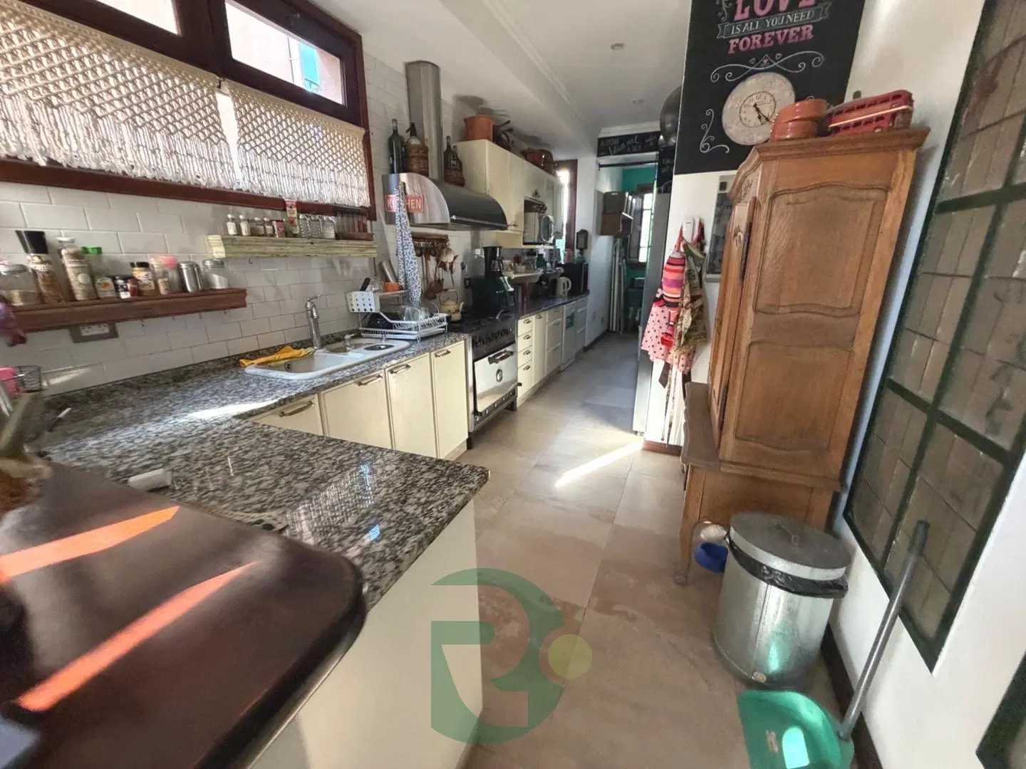 Venta Casa 5 amb.lote 400mts B.Cerrado.Parque Leloir.Ituzain 8