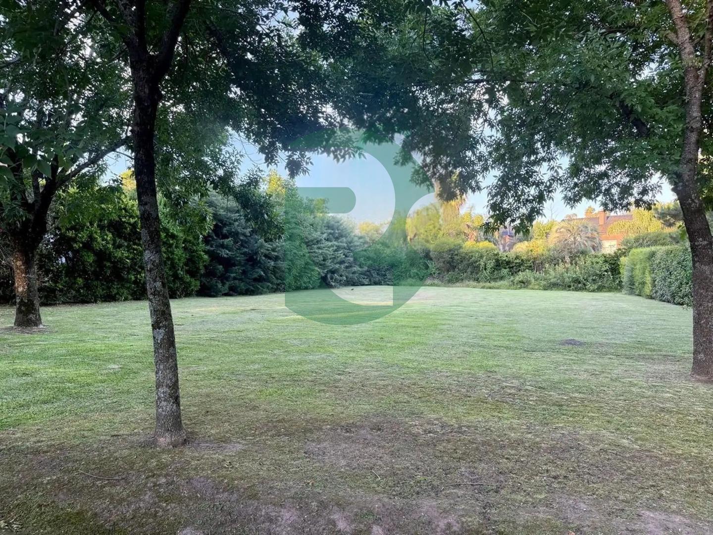 Foto de VENTA UNICO LOTE CENTRAL BARRIO CERRADO CAMPOS DE ALVAREZ., imagen 2