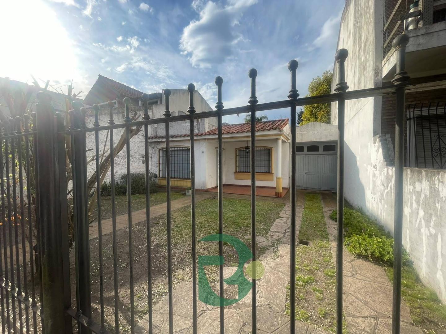 Foto de VENTA CASA 3 AMBIENTES A RECICLAR CASTELAR NORTE, imagen 5