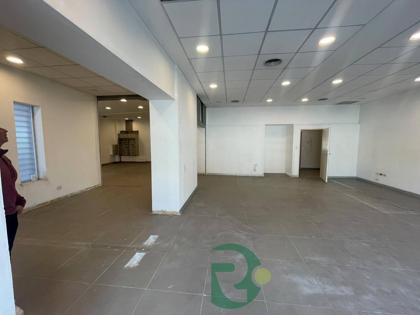 Foto de VENTA LOCAL Y DPTO 2 AMB CON COCHERA MORENO NORTE, imagen 4