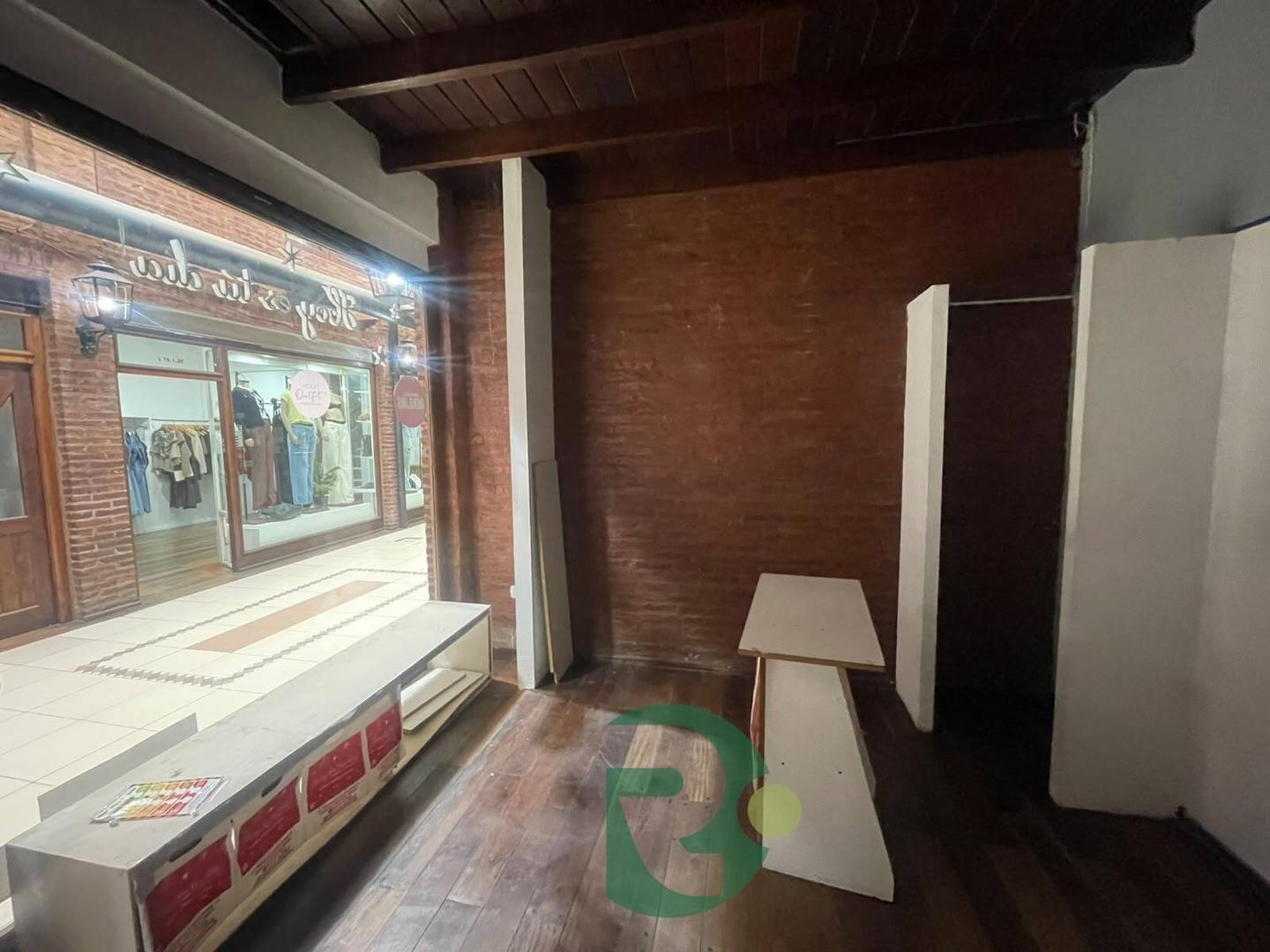 Foto de VENTA LOCAL COMERCIAL GALERIA EL ESTABLO MORON, imagen 4