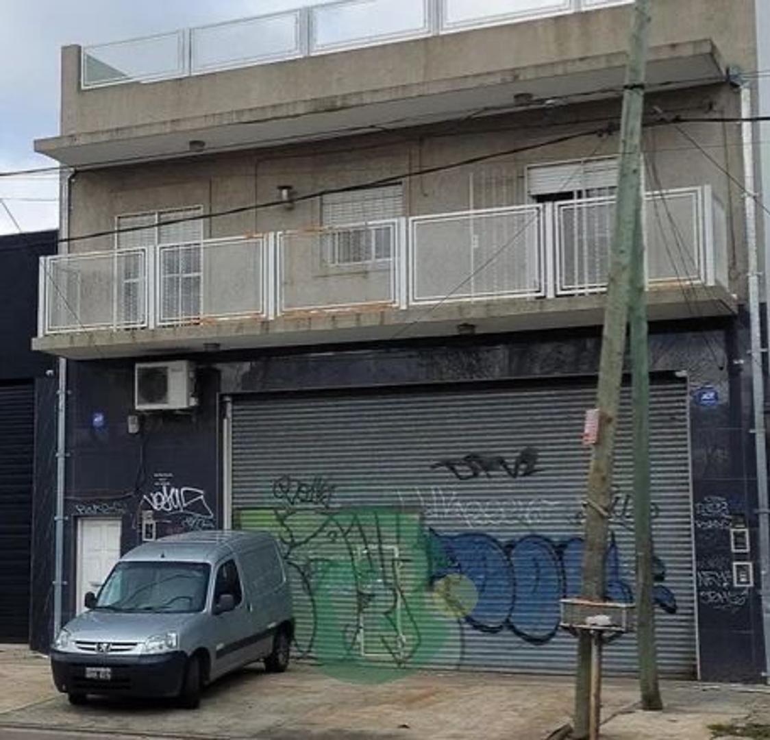 Foto de VENTA LOCAL + 2 DEPTOS DE 3 AMB. VILLA LUZURIAGA., imagen 2