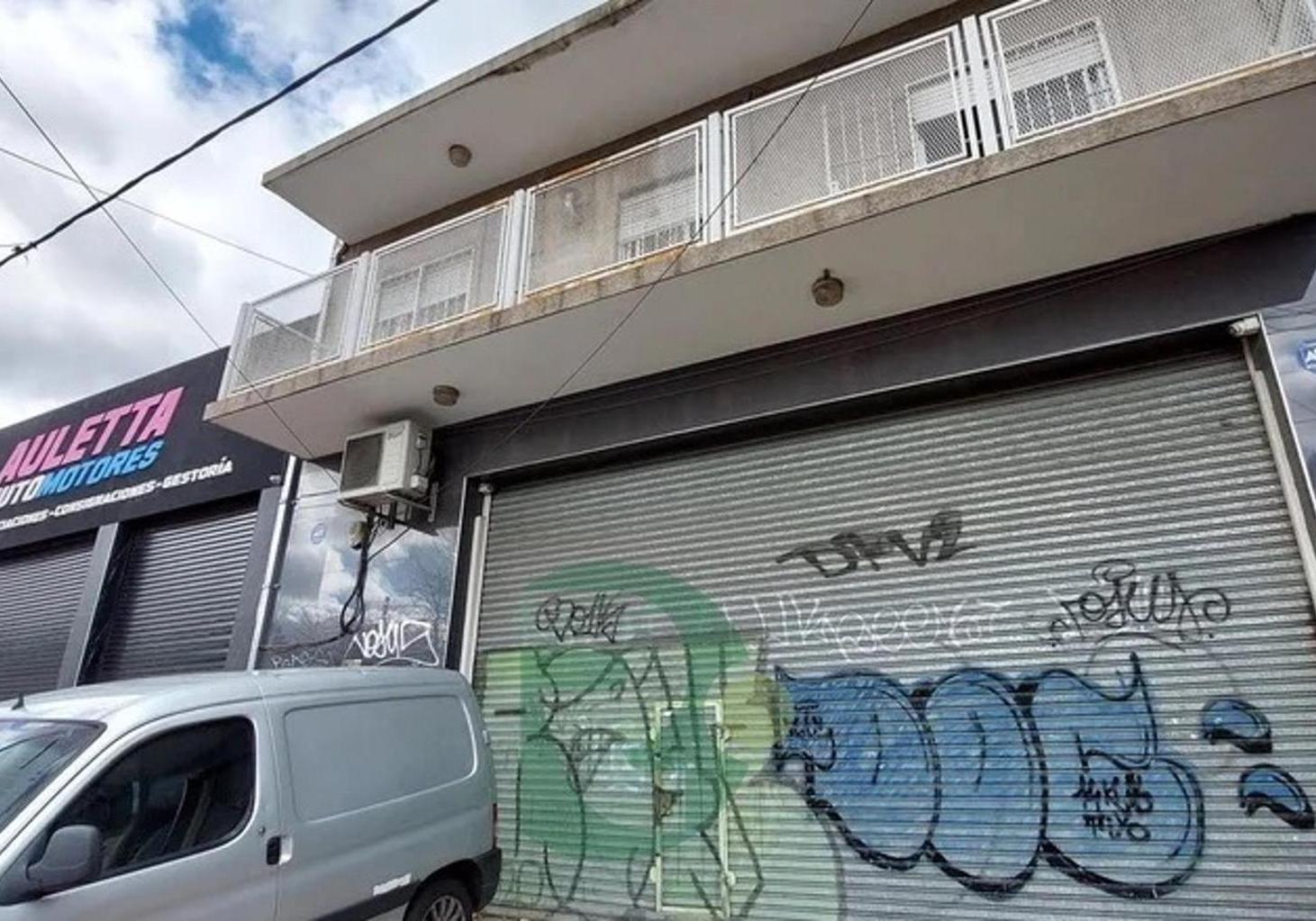 Foto de VENTA LOCAL + 2 DEPTOS DE 3 AMB. VILLA LUZURIAGA., imagen 3