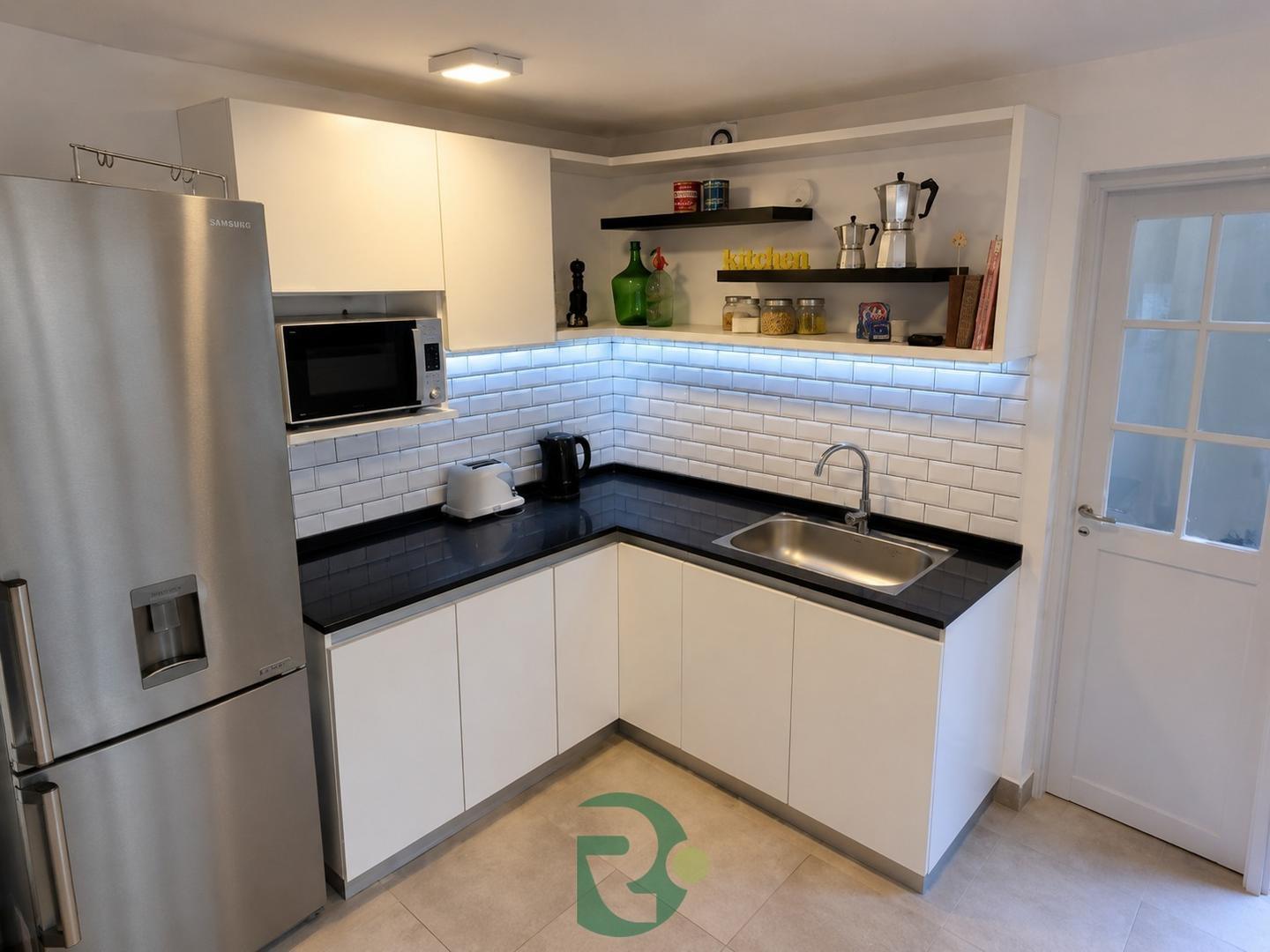 Foto de VENTA CASA 4 AMB.PARQUE. PILETA.CASTELAR NORTE, imagen 5