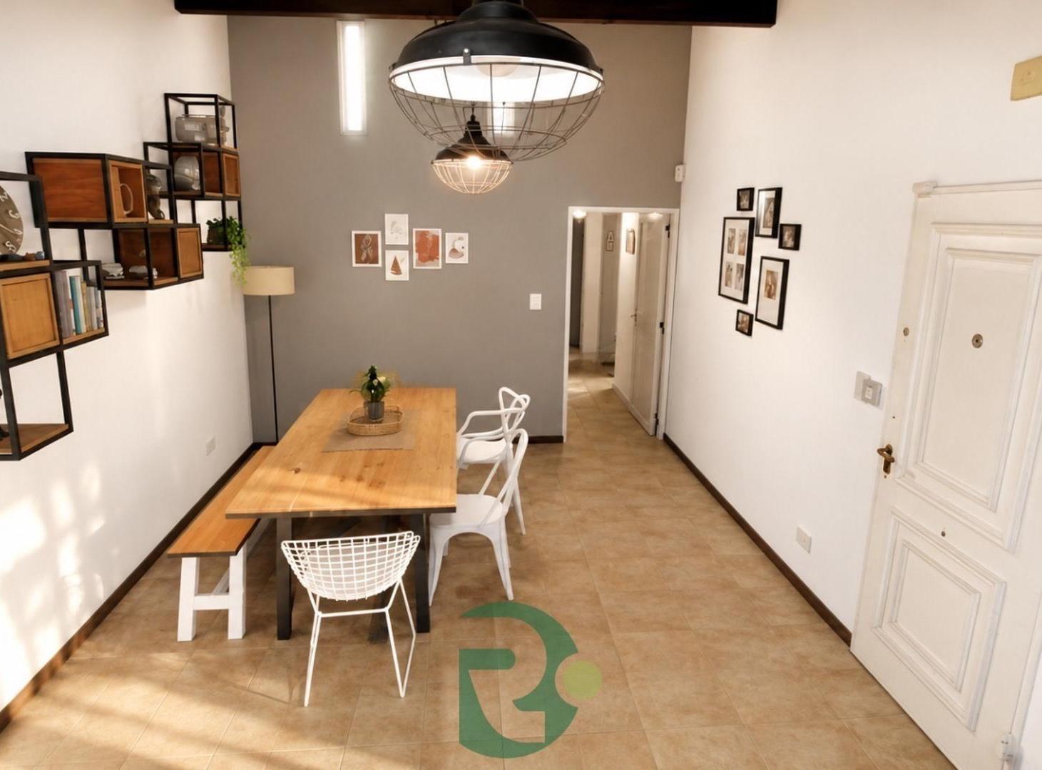 Foto de VENTA CASA 4 AMB.PARQUE. PILETA.CASTELAR NORTE, imagen 1