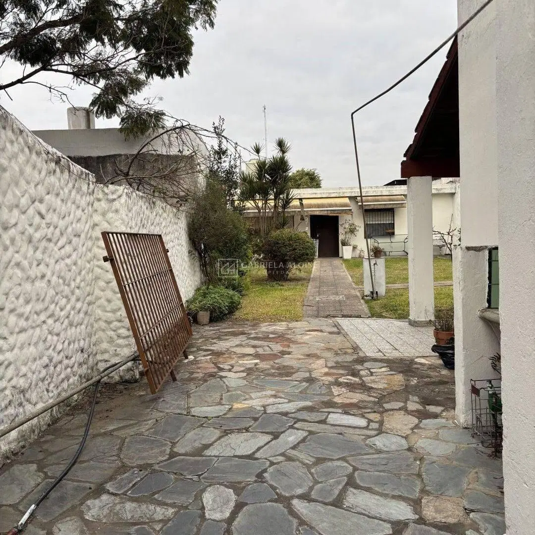 Venta de Casa APTO 2 FAMILIAS con local al frente,  en Lado Norte, Caseros 2