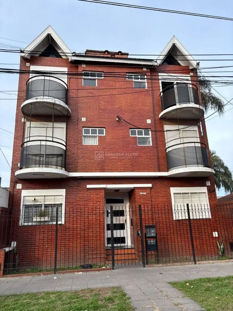 Alquiler de Departamento 2 Ambientes con altillo, Caseros 3