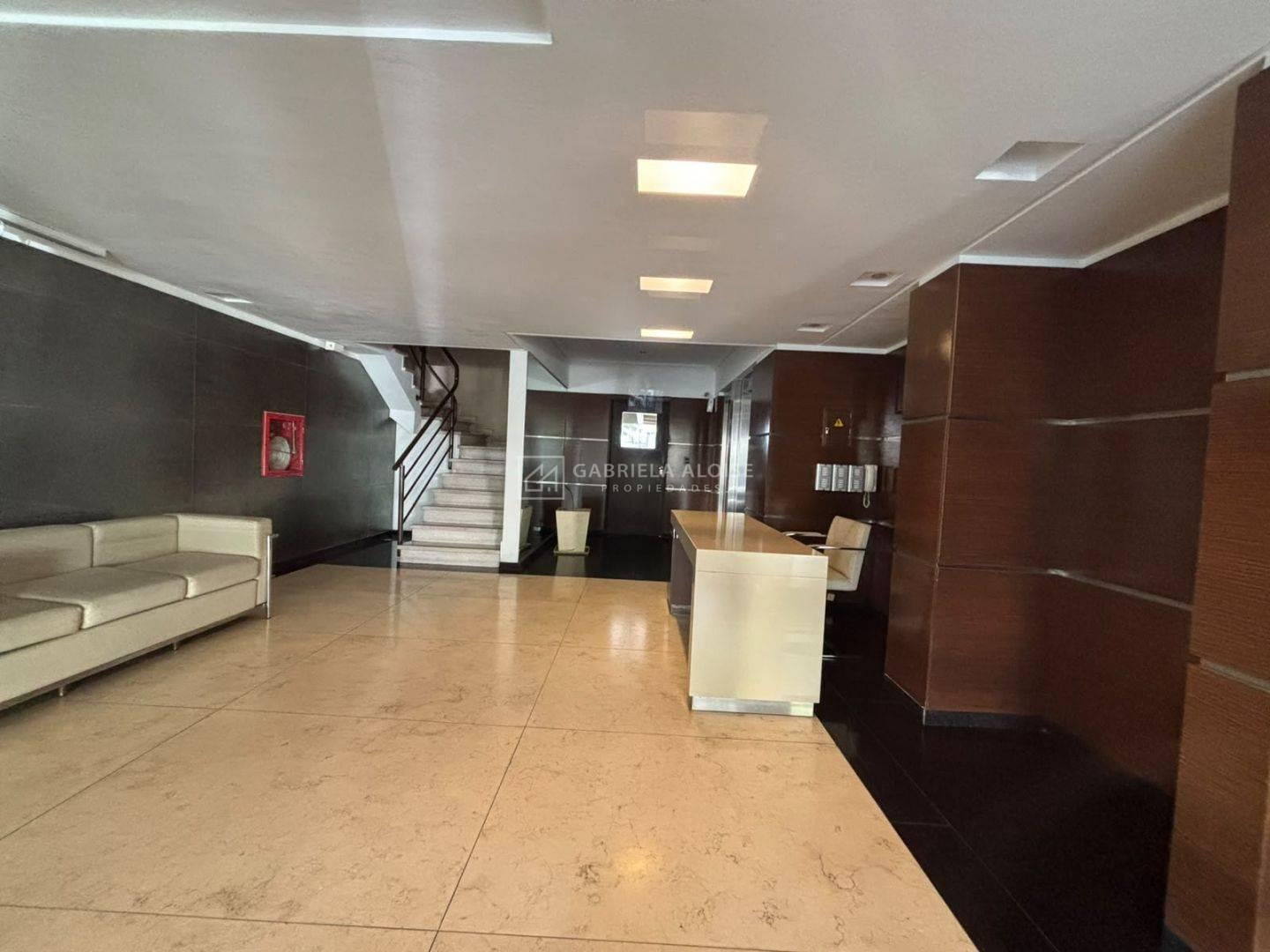 Foto de Venta de Departamento SEMIPISO AL FRENTE 4 ambientes c/ 2 cocheras cub, imagen 2