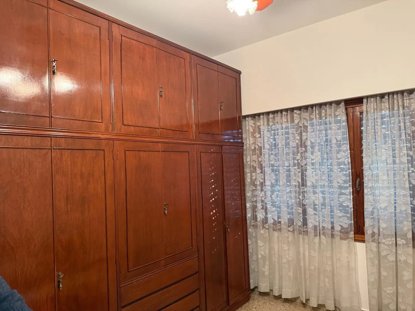 DEPARTAMENTO DE 1° PISO DE TRES AMBIENTES 3