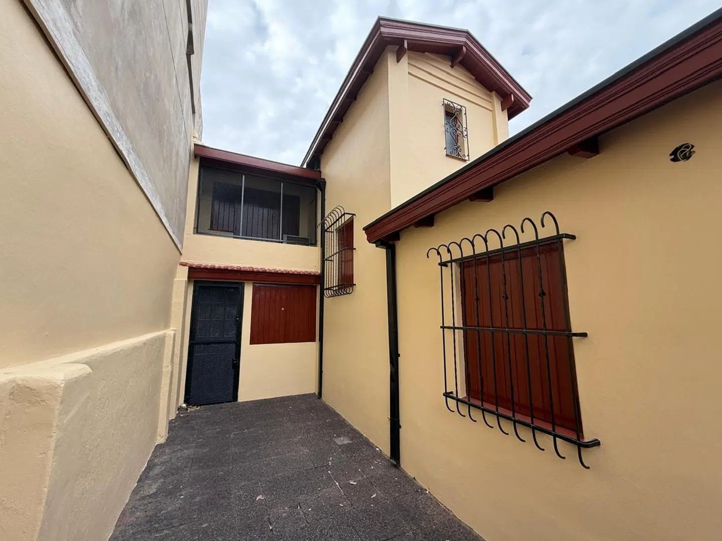 Excelente Casa Muy Amplia Y Con Pileta 1