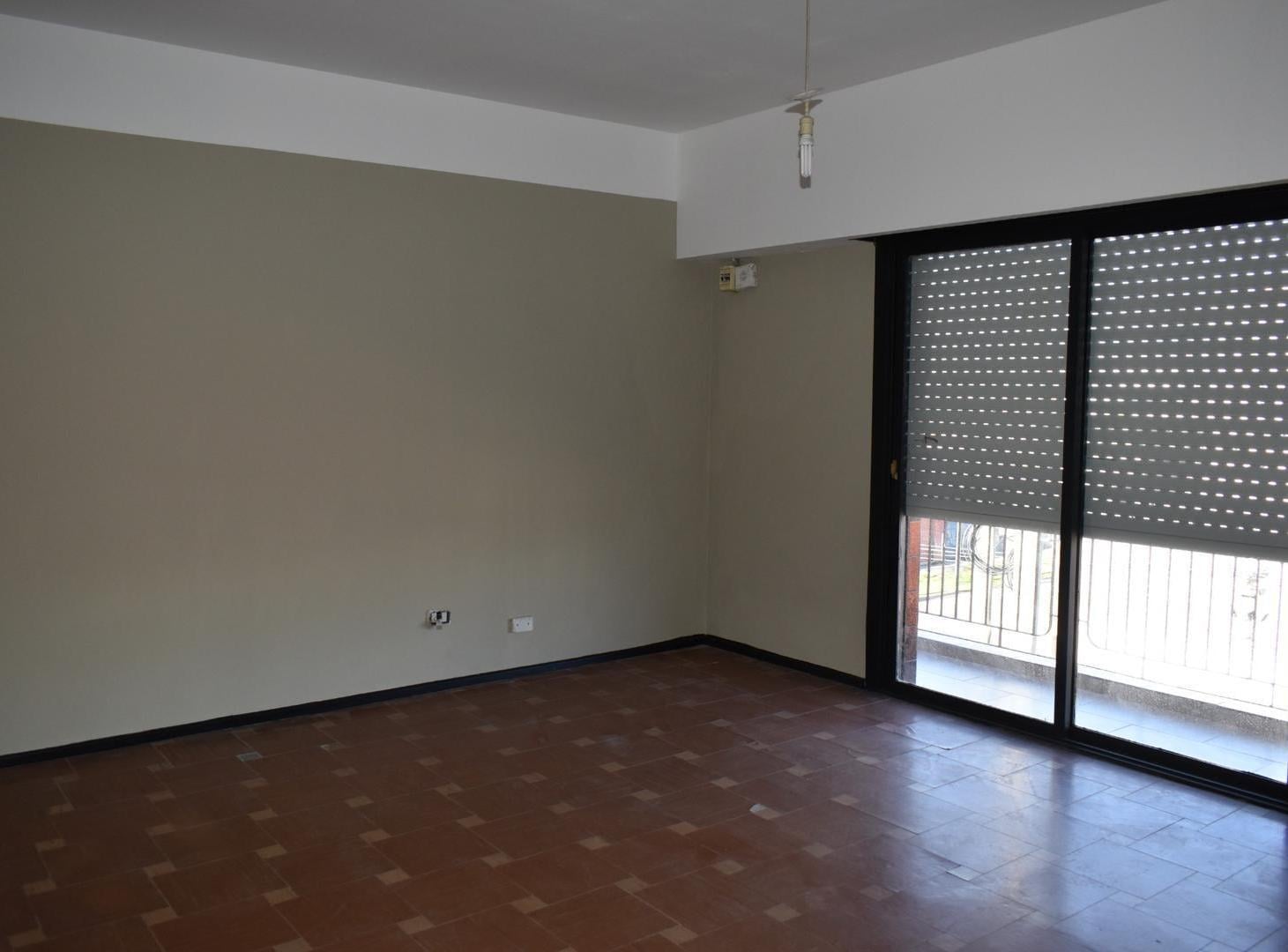 Foto de DEPARTAMENTO DE 2 1/2 AMBIENTES EN 2° PISO, imagen 3