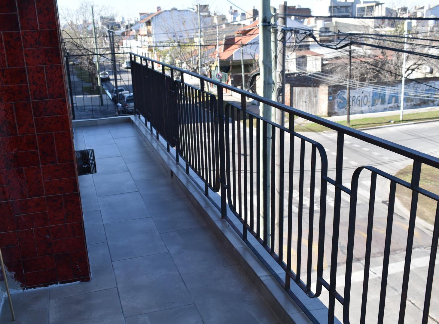 Foto de DEPARTAMENTO DE 2 1/2 AMBIENTES EN 2° PISO, imagen 1
