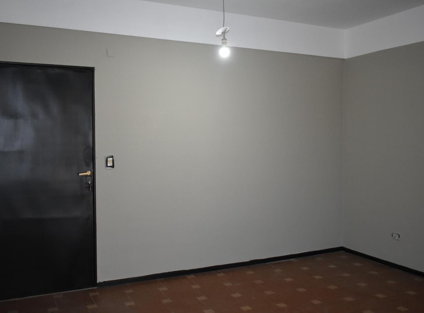 Foto de DEPARTAMENTO DE 2 1/2 AMBIENTES EN 2° PISO, imagen 4