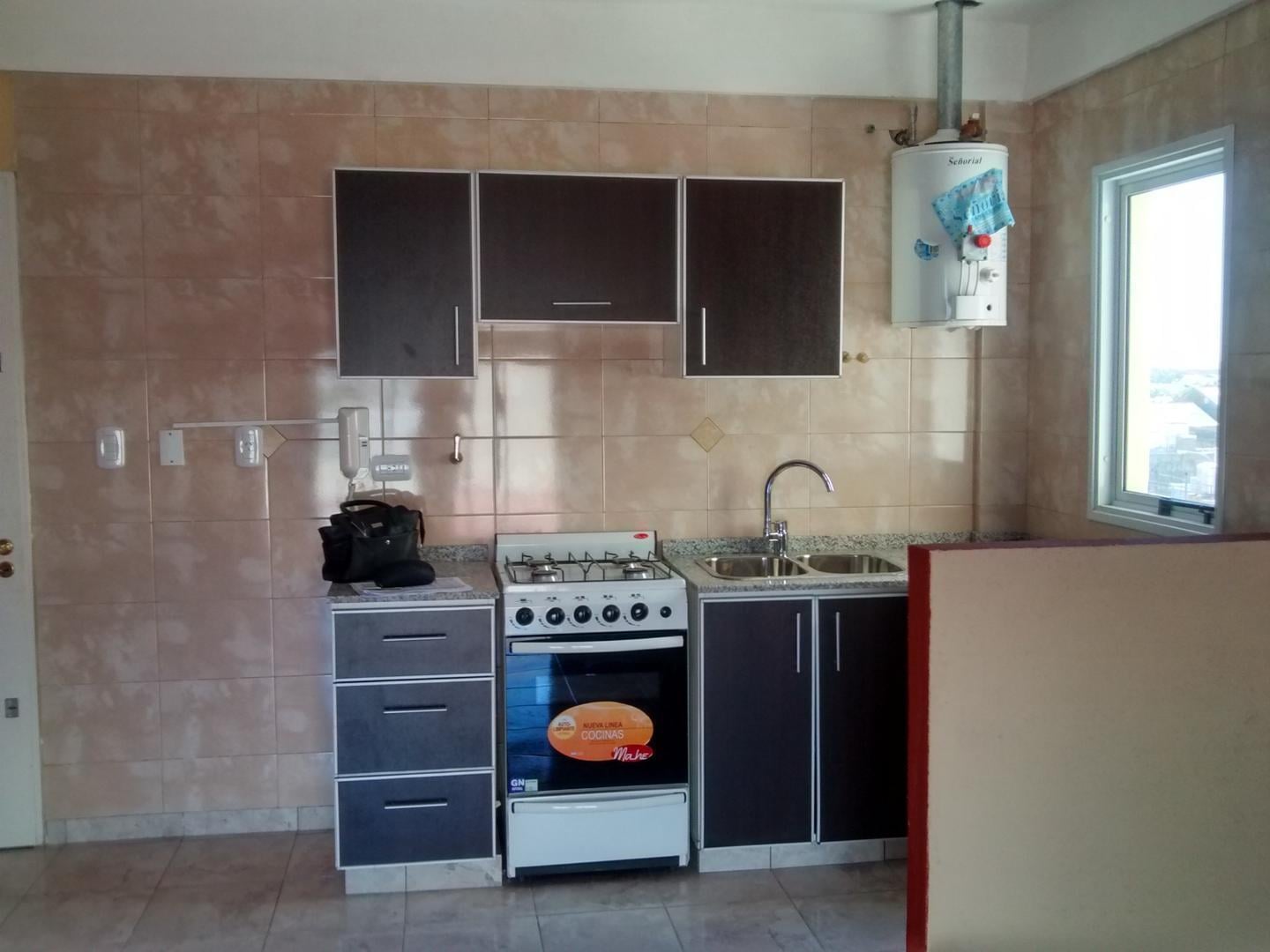Foto de DEPARTAMENTO EN 5° DE 3 AMBENTES CON COCHERA, imagen 2