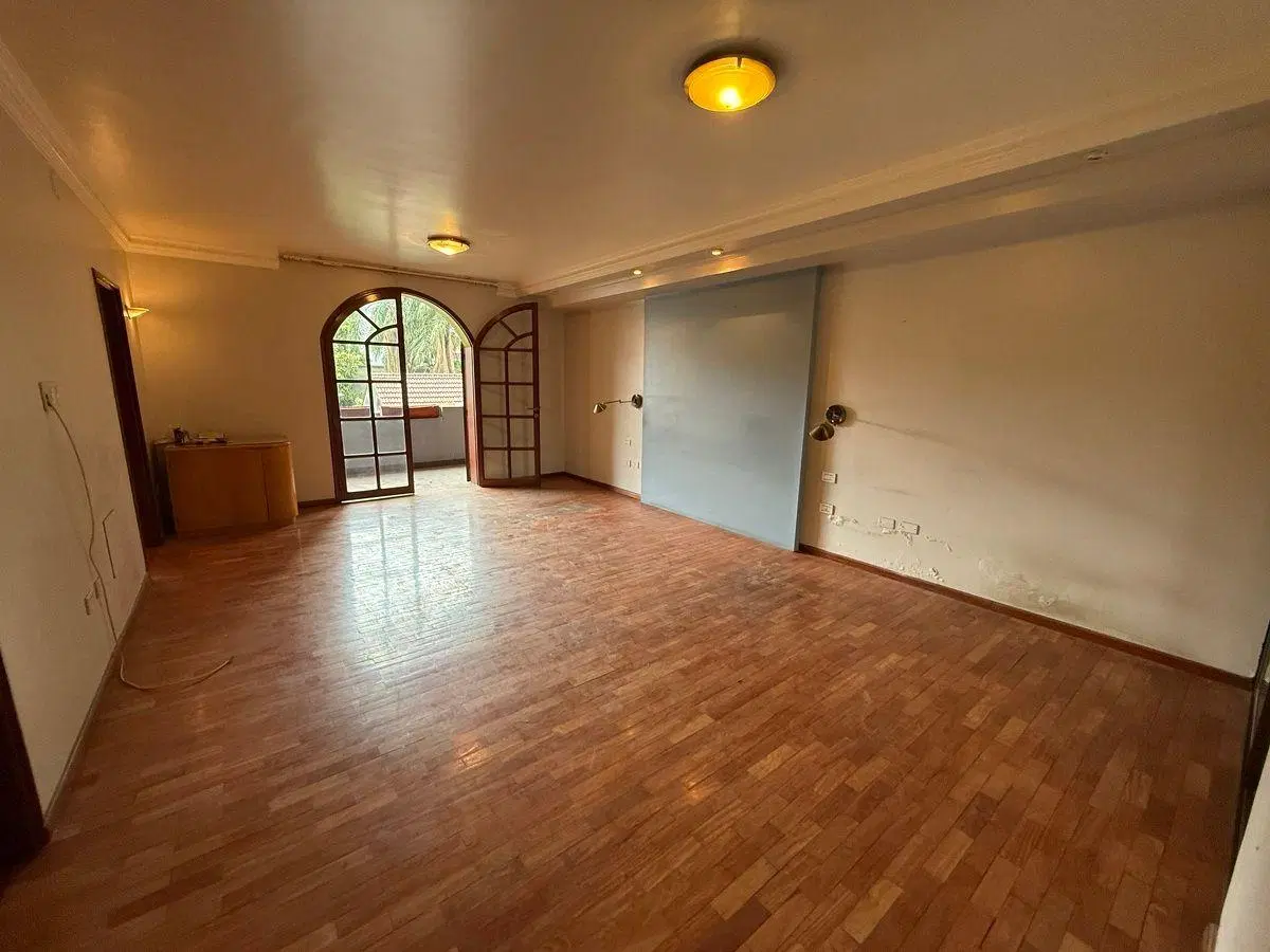 Importante Propiedad en Barrio sur Ayacucho 566, 4 Dormitorios, 1165m2 terreno y 710m2 construido. 4