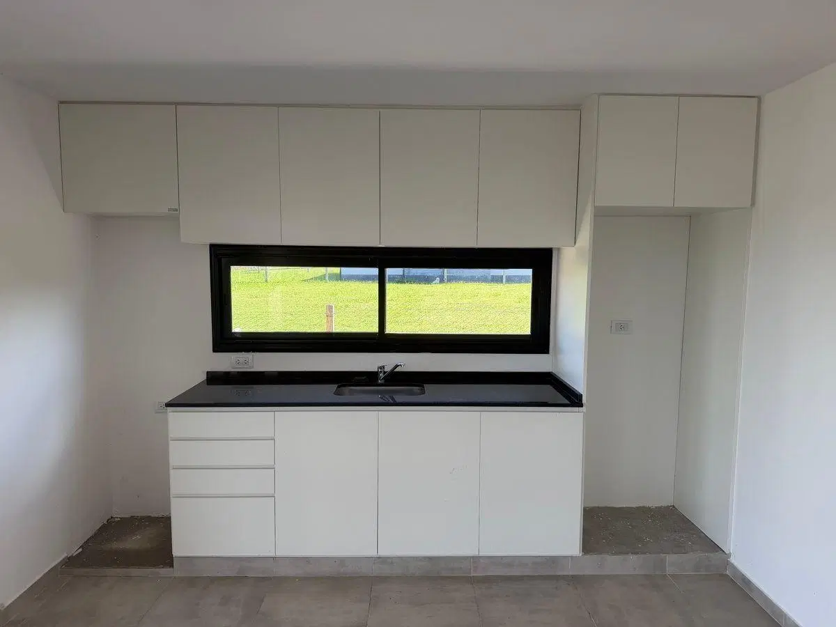 Barrio Privado Las Quintas 2 12,5 x 30 =375m2. Construidos 177m2. PA: 3 dormitorios A ESTRENAR. 5