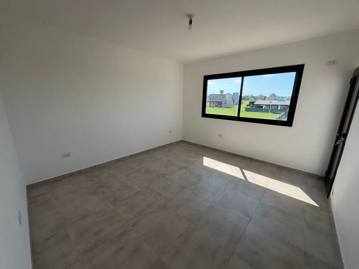 Barrio Privado Las Quintas 2 12,5 x 30 =375m2. Construidos 177m2. PA: 3 dormitorios A ESTRENAR. 2