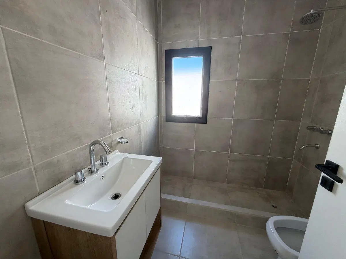 Barrio Privado Las Quintas 2 12,5 x 30 =375m2. Construidos 177m2. PA: 3 dormitorios A ESTRENAR. 4