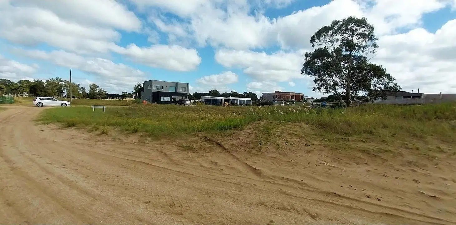 Lote en Costa Esmeralda - Sector Ecuestre entre las dos canchas de polo 3