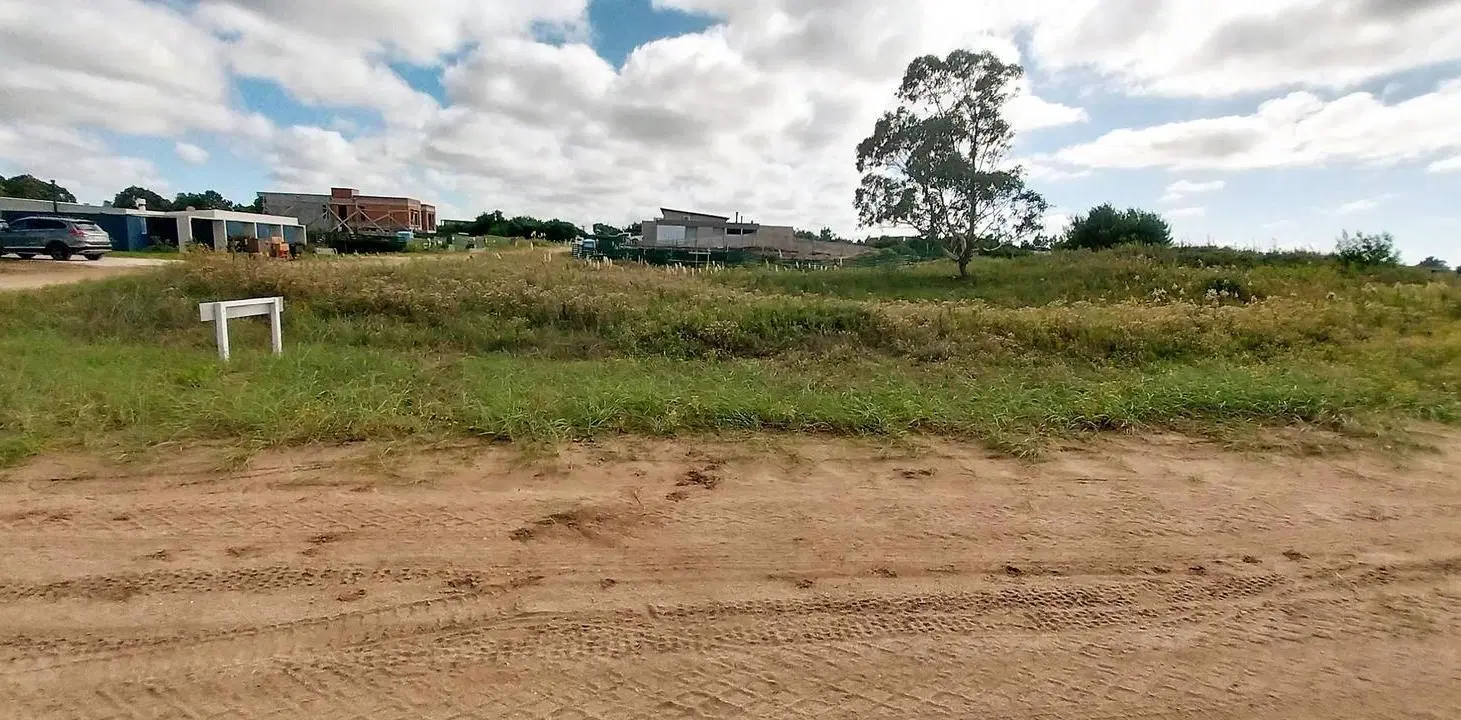 Lote en Costa Esmeralda - Sector Ecuestre entre las dos canchas de polo 4