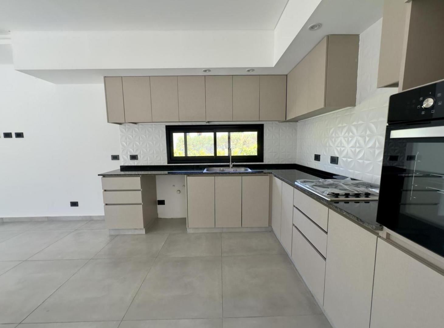 Foto de CASA EN VENTA - BARRIO SAN MATIAS - AREA 4 - ESCOBAR - 5 amb., pileta, imagen 4