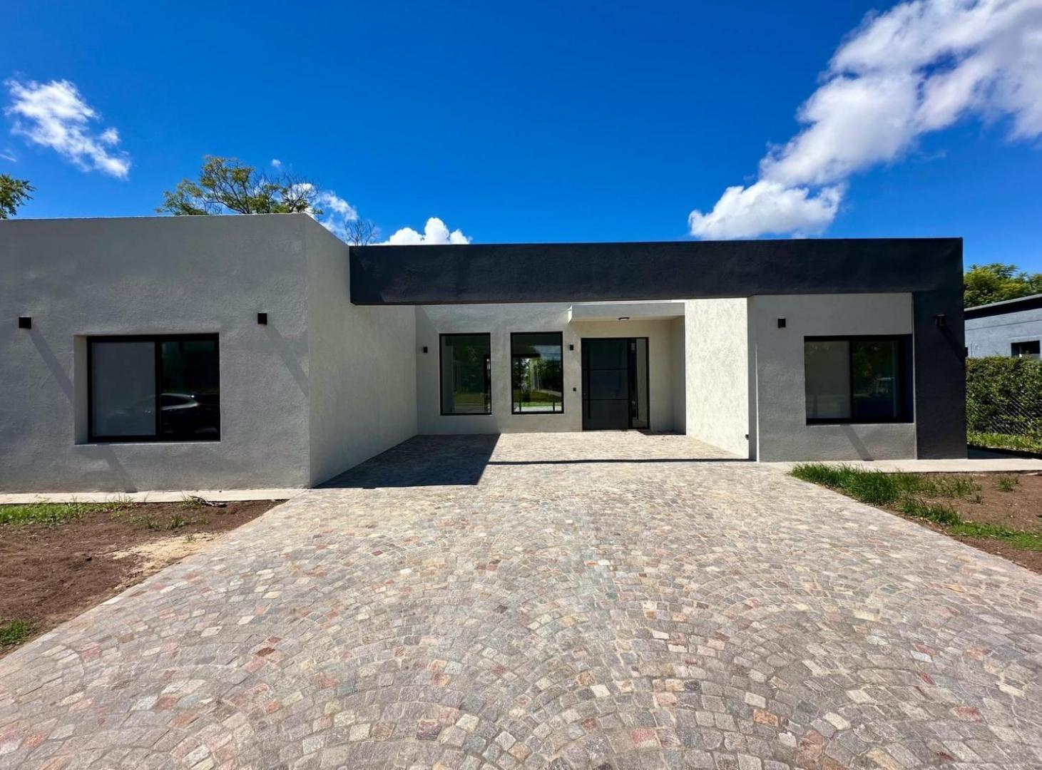 Foto de CASA EN VENTA - BARRIO SAN MATIAS - AREA 4 - ESCOBAR - 5 amb., pileta, imagen 2