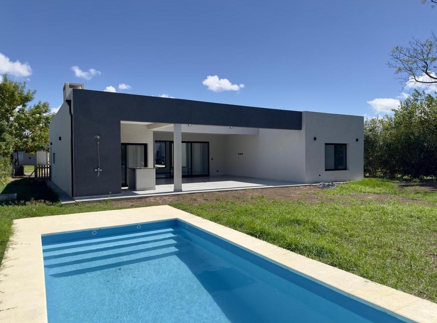Foto de CASA EN VENTA - BARRIO SAN MATIAS - AREA 4 - ESCOBAR - 5 amb., pileta, imagen 1