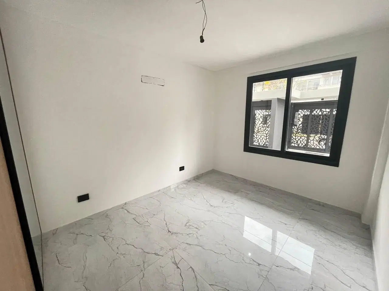 Amplio Departamento 3 ambientes, con patio y doble cochera, Castelar Norte! 1