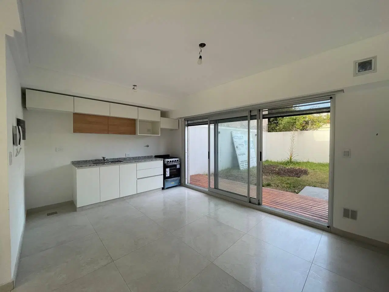 Venta PH 3 ambientes a Estrenar, proximo a la estación Castelar Sur! 1