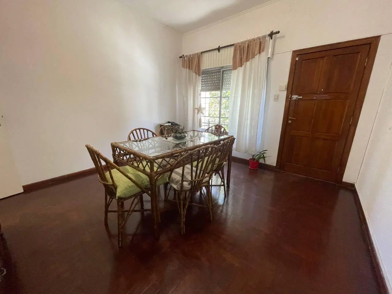 Venta amplio PH en primer piso, con terraza ubicado en Haedo Sur, a solo 10 cuadras de la Estación! 2