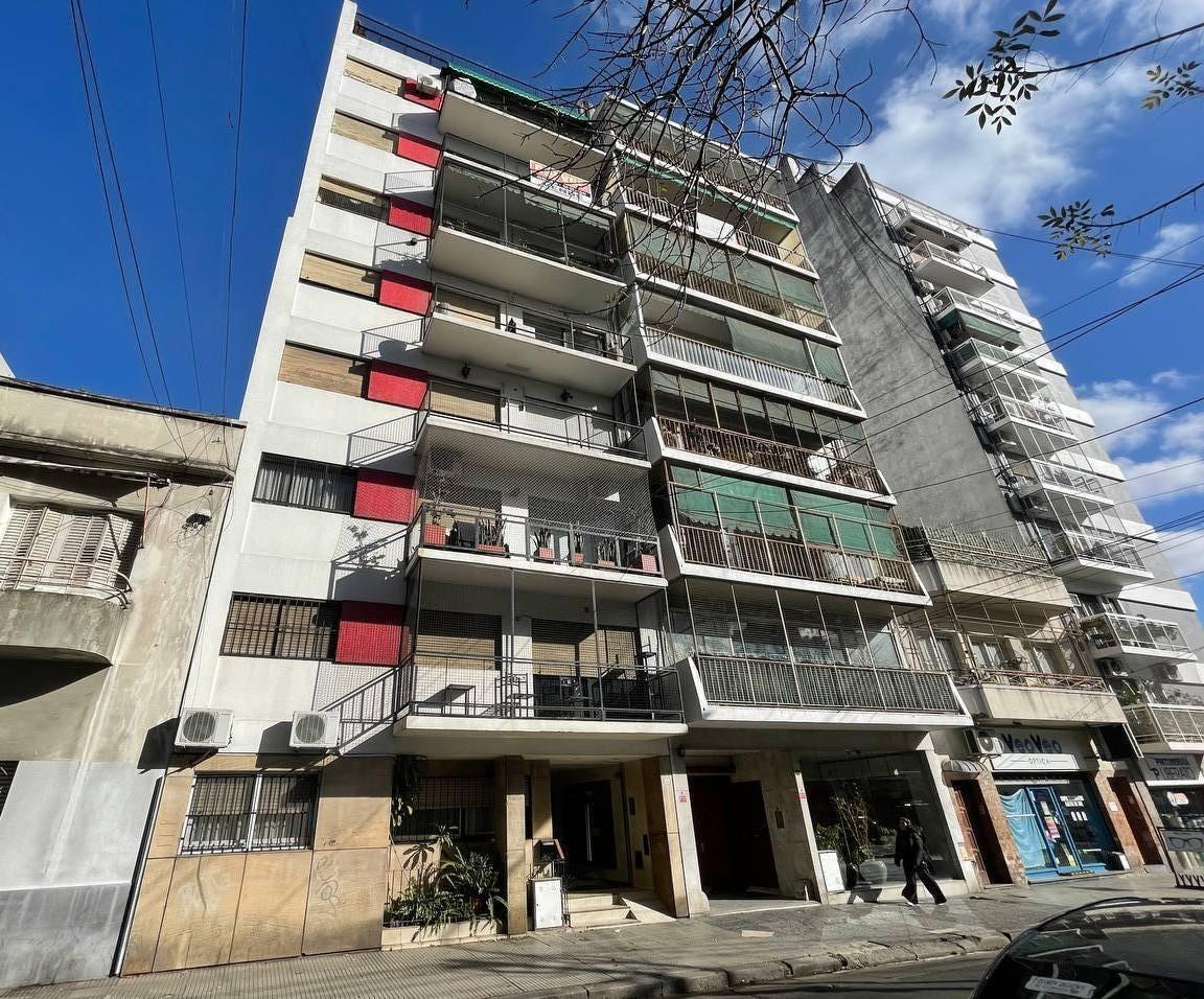 Oportunidad venta Departamento semipiso 4 ambientes con balcon, Almagro Norte!