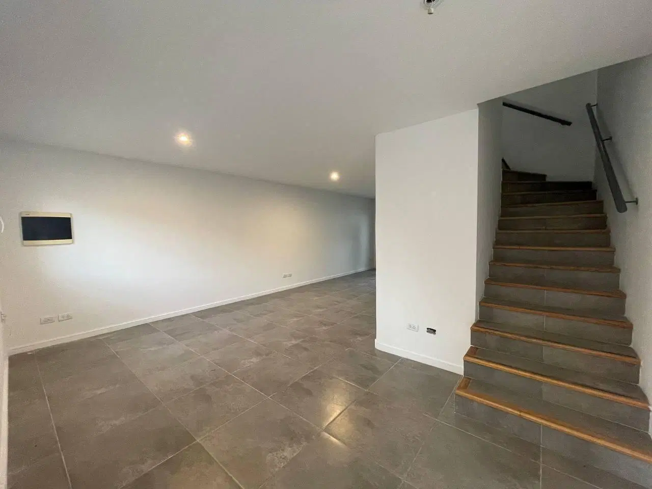 Excelente Duplex 4 ambientes, a solo 5 cuadras de la Estacion Padua Norte! 2