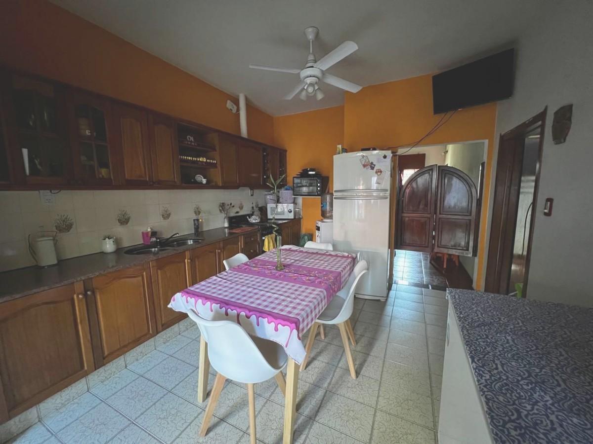 Foto de En venta casa americana 3 ambientes con parque, Castelar Norte!, imagen 1